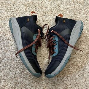 Teva gateway mid hiking shoes